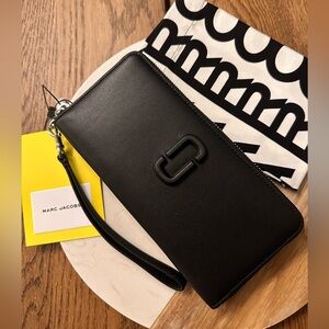 NWT! NEW! Marc Jacobs DTG Snapshot Black Leather Zip-Around Wristlet Wallet